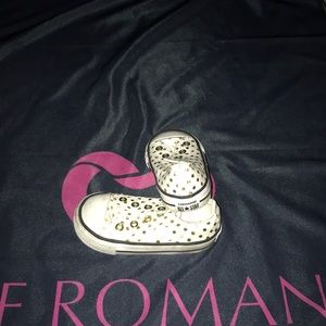 Toddler sneaker size 6